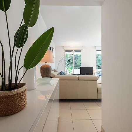 Beautiful And Spacious 2 Bed With Pool Daire