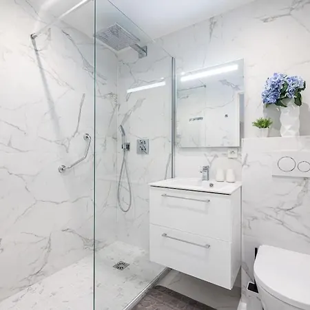 Daire Beautiful And Spacious 2 Bed With Pool *