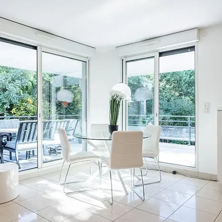 Daire Beautiful And Spacious 2 Bed With Pool *
