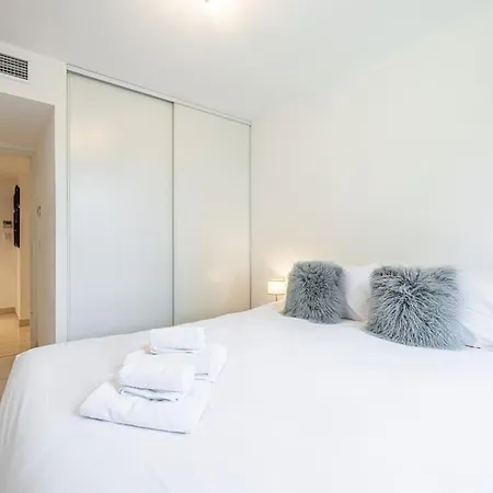 Beautiful And Spacious 2 Bed With Pool Daire Antibes