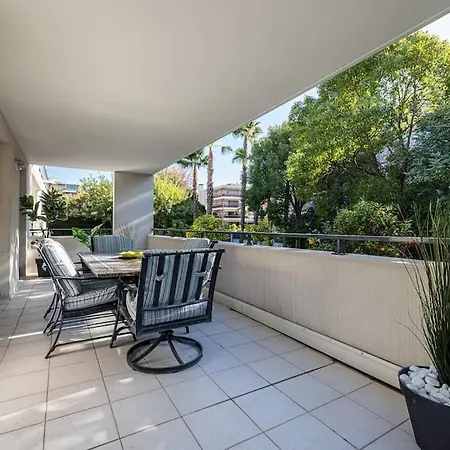 Apartment Beautiful And Spacious 2 Bed With Pool