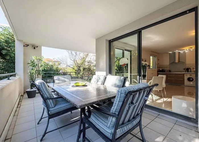 Beautiful And Spacious 2 Bed With Pool *