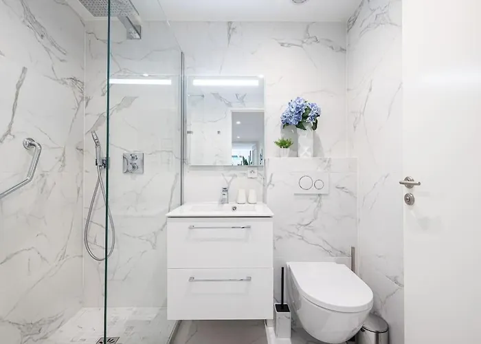 Beautiful And Spacious 2 Bed With Pool 公寓 *