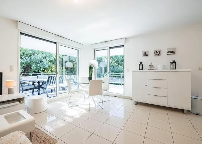 Beautiful And Spacious 2 Bed With Pool * Antibes