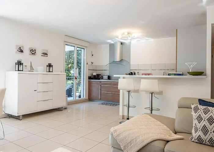 Beautiful And Spacious 2 Bed With Pool *