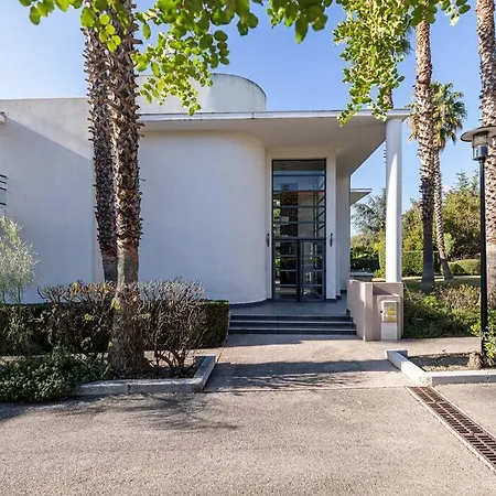 Beautiful And Spacious 2 Bed With Pool * Antibes