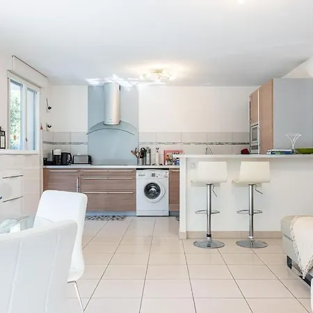 Beautiful And Spacious 2 Bed With Pool 아파트