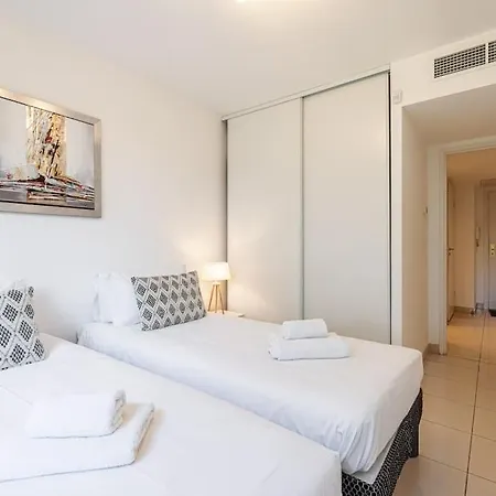 Apartment Beautiful And Spacious 2 Bed With Pool