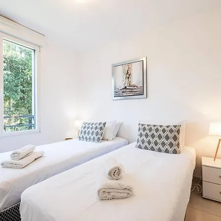 아파트 Beautiful And Spacious 2 Bed With Pool