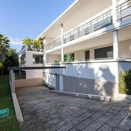 Beautiful And Spacious 2 Bed With Pool 앙티브