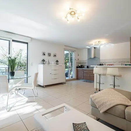 아파트 Beautiful And Spacious 2 Bed With Pool