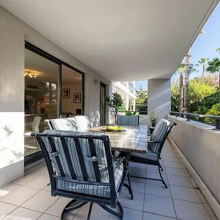 아파트 Beautiful And Spacious 2 Bed With Pool 앙티브