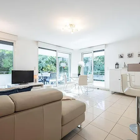 Beautiful And Spacious 2 Bed With Pool 앙티브