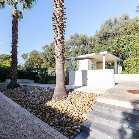 Apartment Beautiful And Spacious 2 Bed With Pool *