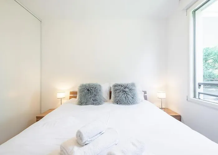 Beautiful And Spacious 2 Bed With Pool