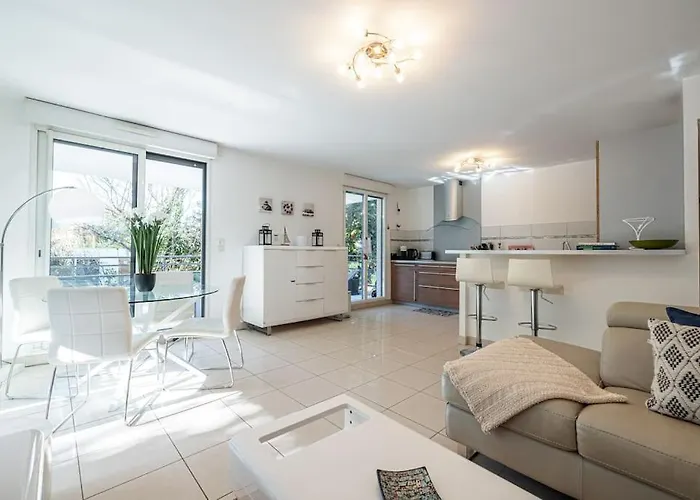 Lejlighed Beautiful And Spacious 2 Bed With Pool