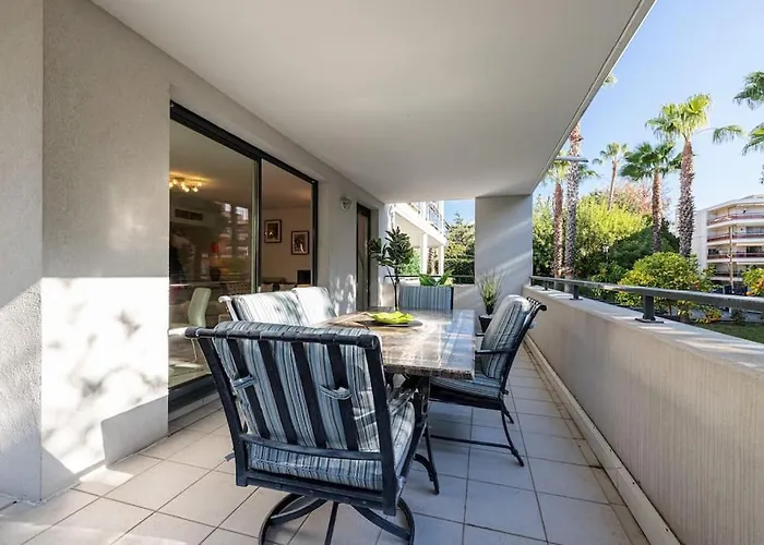 Lejlighed Beautiful And Spacious 2 Bed With Pool Antibes