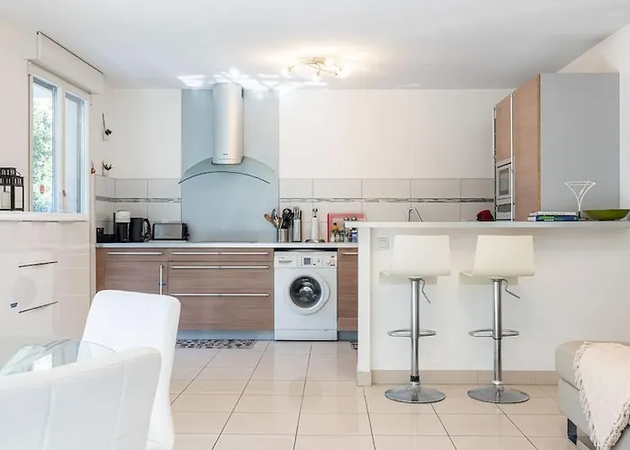 Beautiful And Spacious 2 Bed With Pool *